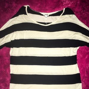 Loose long sleeved striped shirt